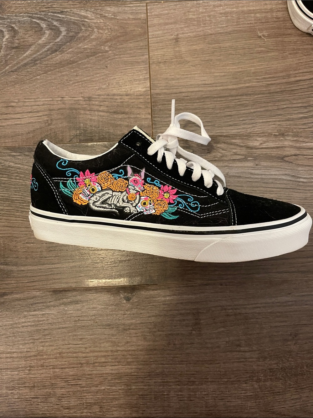 Vans Black Low-Top Sneakers with Multicolor Floral Embroidery - Picture 5 of 7